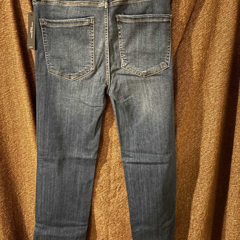 Liverpool Los Angeles "Gia Glider" Eco Crop Jeans. - Picture 4 of 9